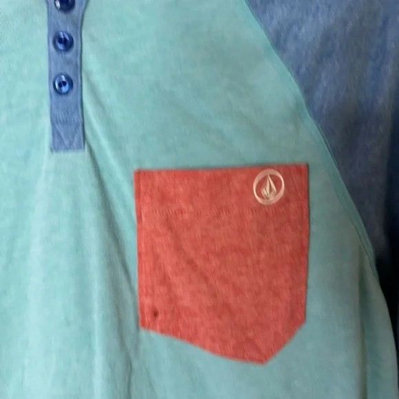 Volcom shirt long sleeve surfer 🏄‍♂️ beach Blue and Teal Hoodie with Red Detail - Picture 4 of 8